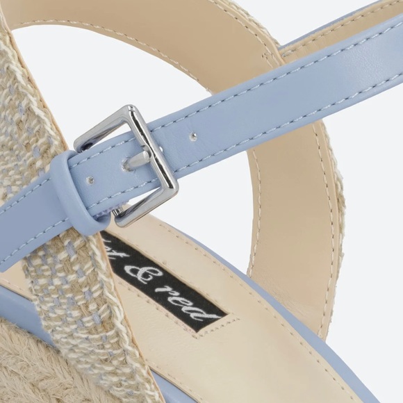 VIOLET & RED Micah Textured Wedge Sandal - Picture 3 of 6